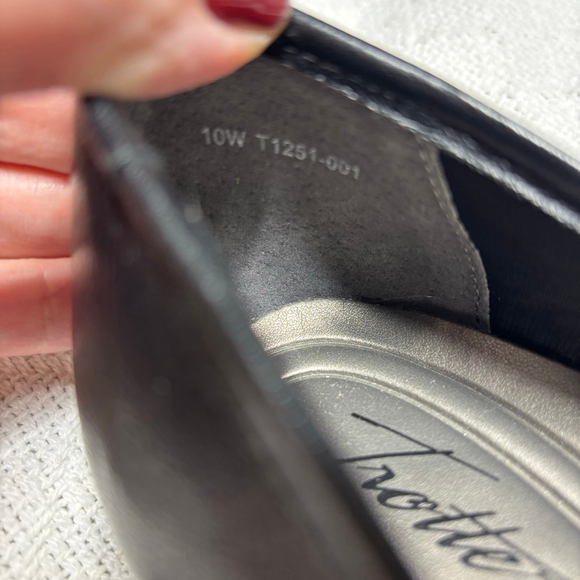 EUC Trotter's Black Sizzle Leather Ballerina Flat w/ Metal Buckle Women Sz 10W - Picture 12 of 12